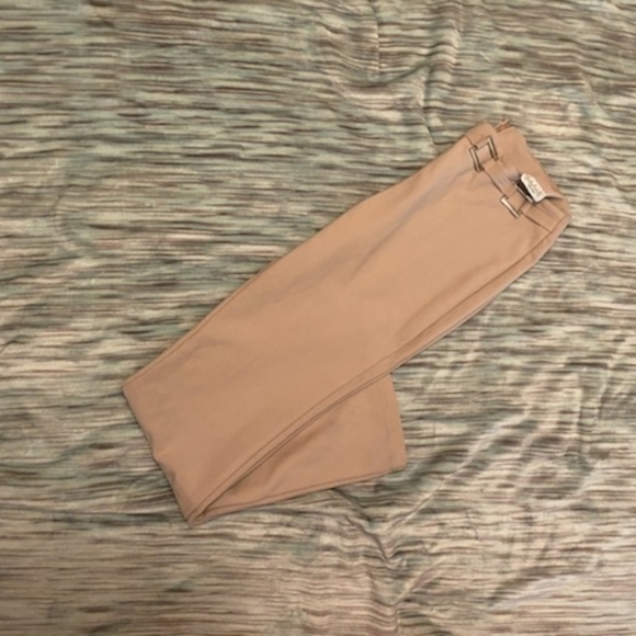 Casual cream pants with silver belt - Picture 2 of 3